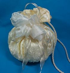 Decorative bridal and evening bag from Singer